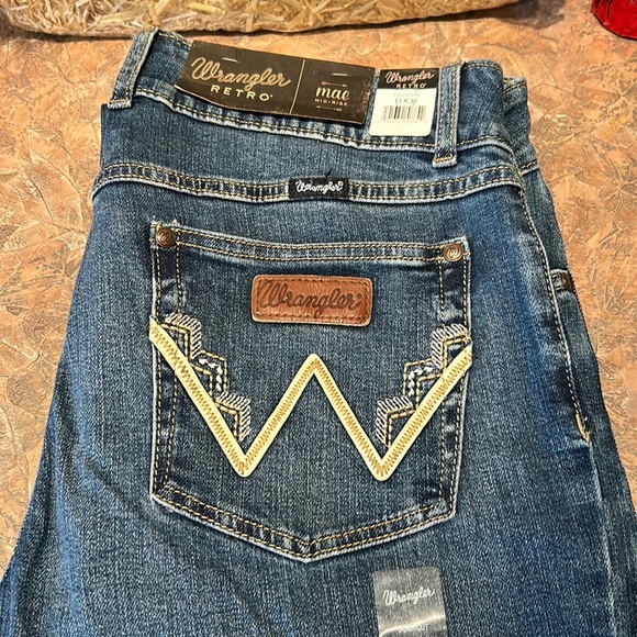 Wrangler Women’s Retro Mae Bootcut Kasey jeans - Picture 1 of 13
